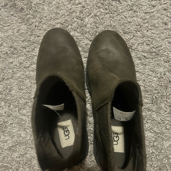 UGG Chelsea boot! - Picture 2 of 8